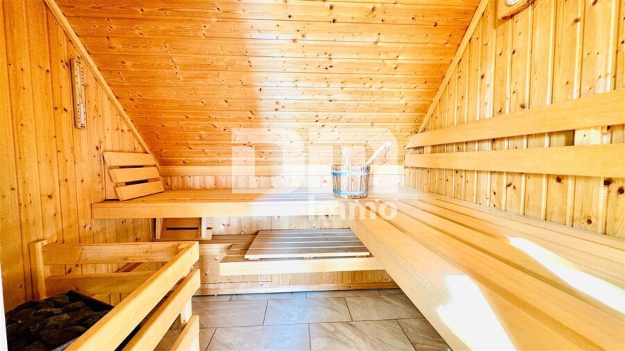 Einfamilienhaus BJ 1980 mit Einliegerwohnung, Studio + Dachterrasse - DG Sauna